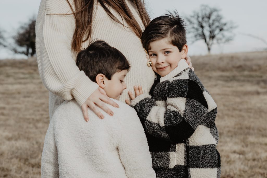 Séance photo famille et grossesse en Auvergne, photographe clermont ferrand