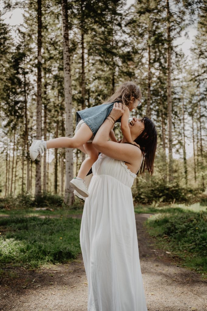 Séance photo famille et grossesse en Auvergne, photographe clermont ferrand