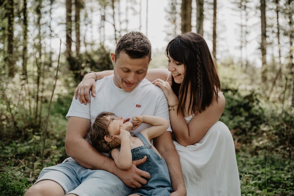 Séance photo famille et grossesse en Auvergne, photographe clermont ferrand